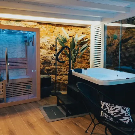 Alojamento de Acomodação e Pequeno-almoço Emesh Boutique 4*