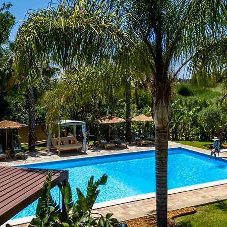 Emesh Boutique 4*